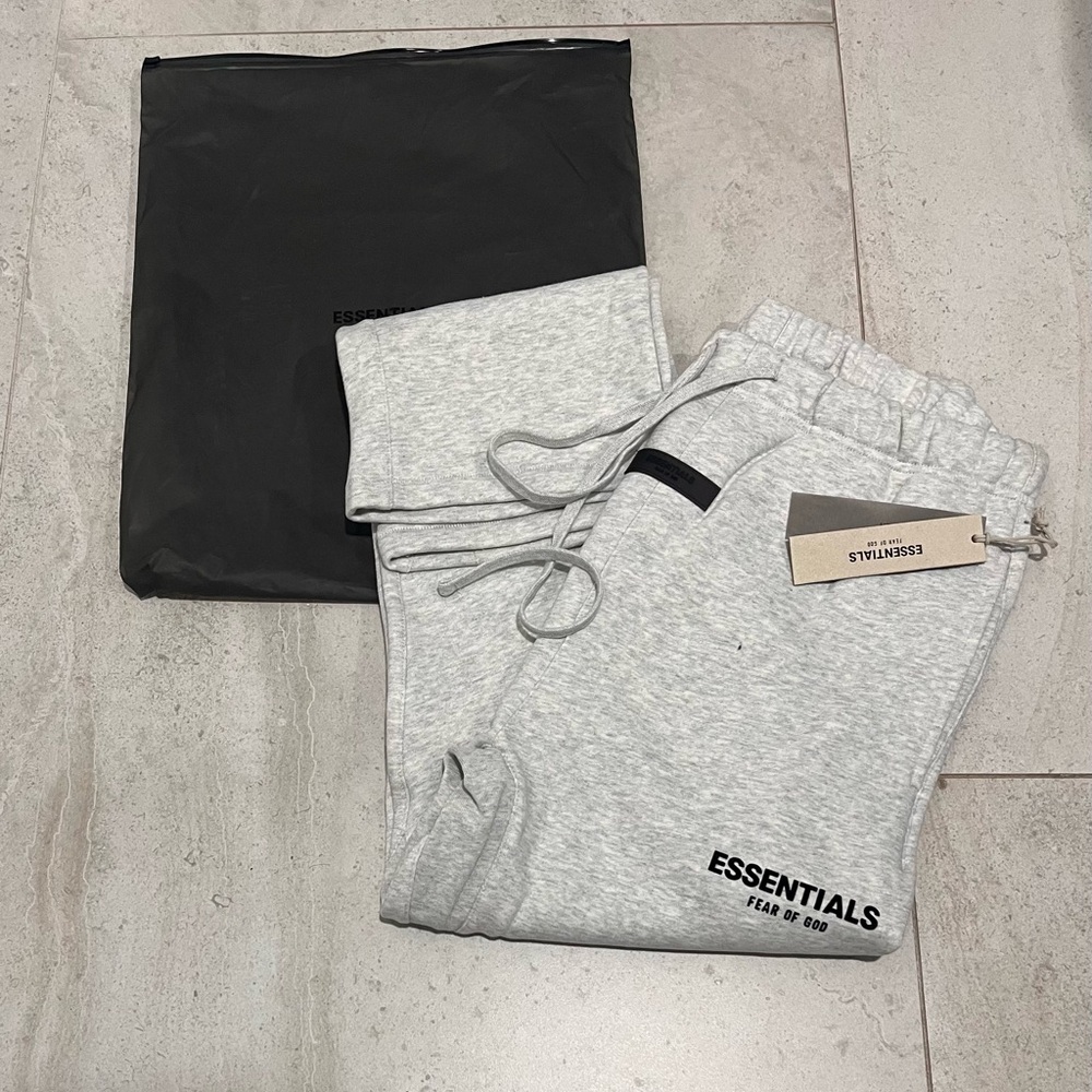 Essential SweatPants